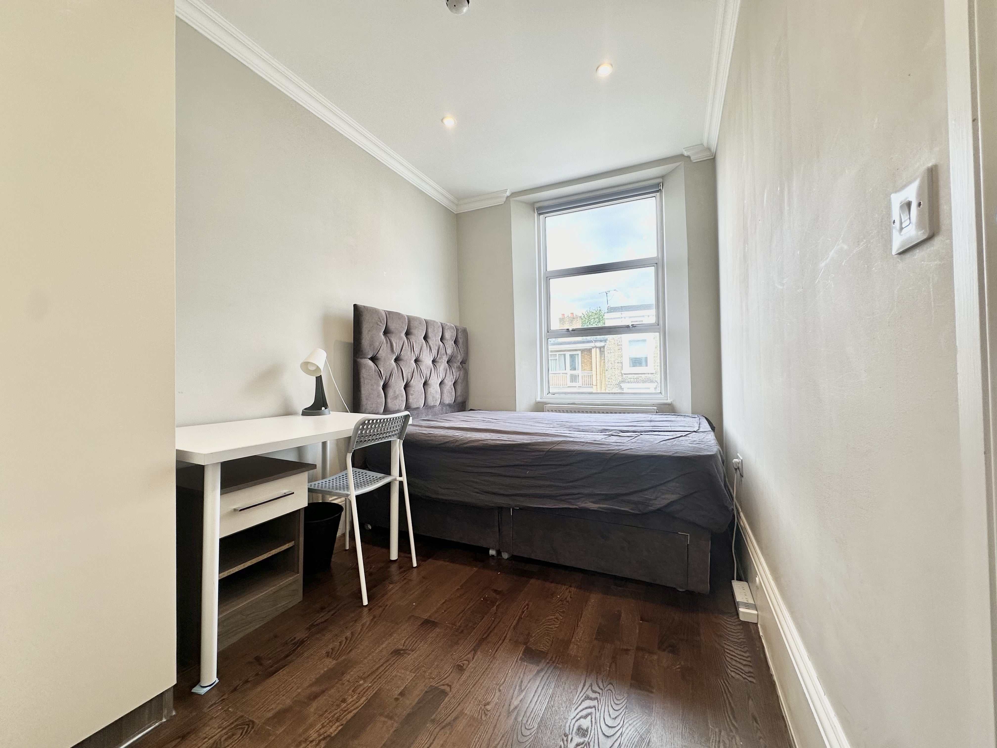 Flat Finborough Road in Greater London