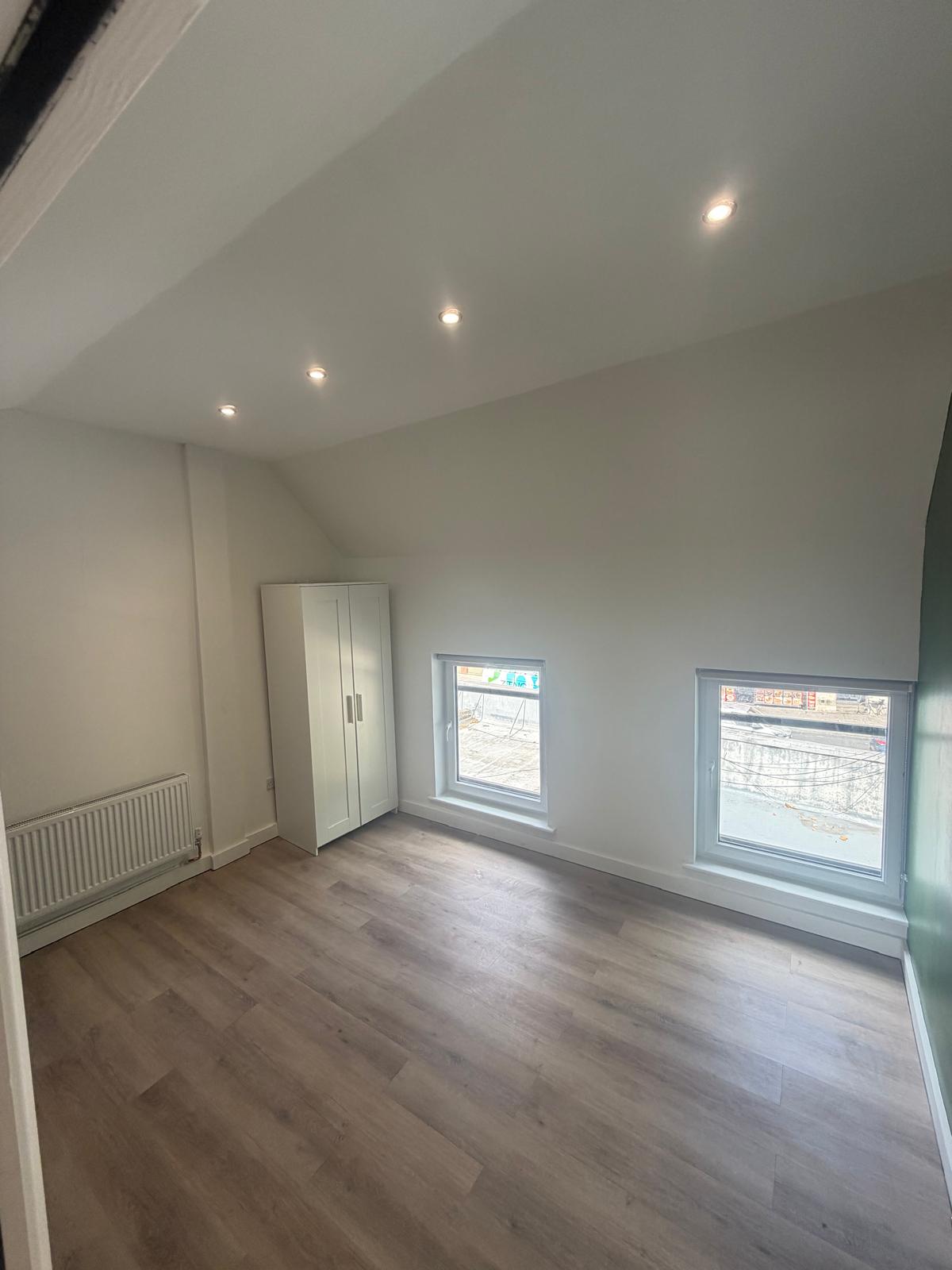 Flat Peckham High Street in Greater London