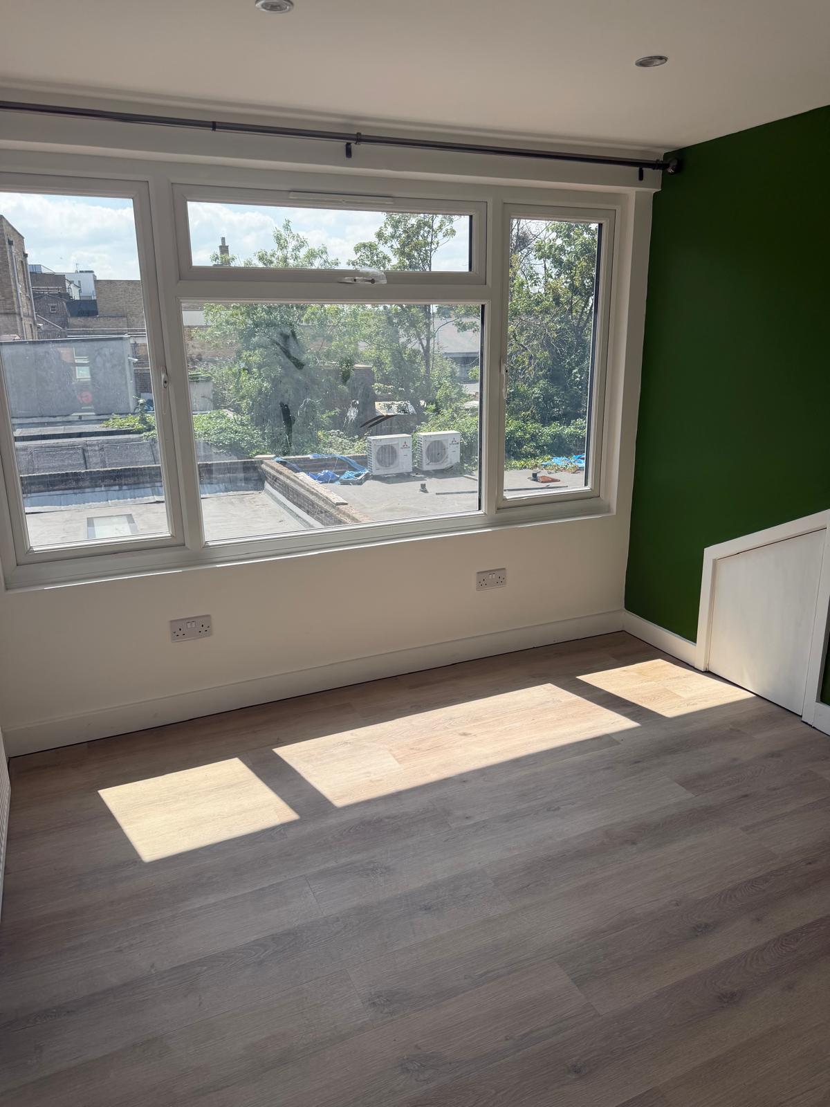 Flat Peckham High Street in Greater London