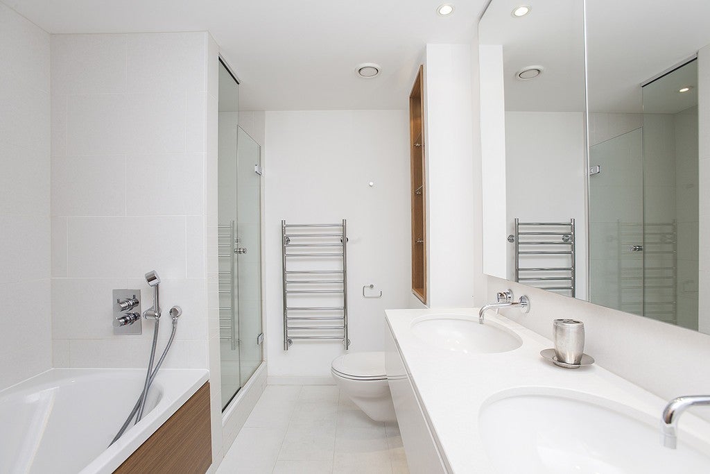 Flat Hertsmere Road in Greater London