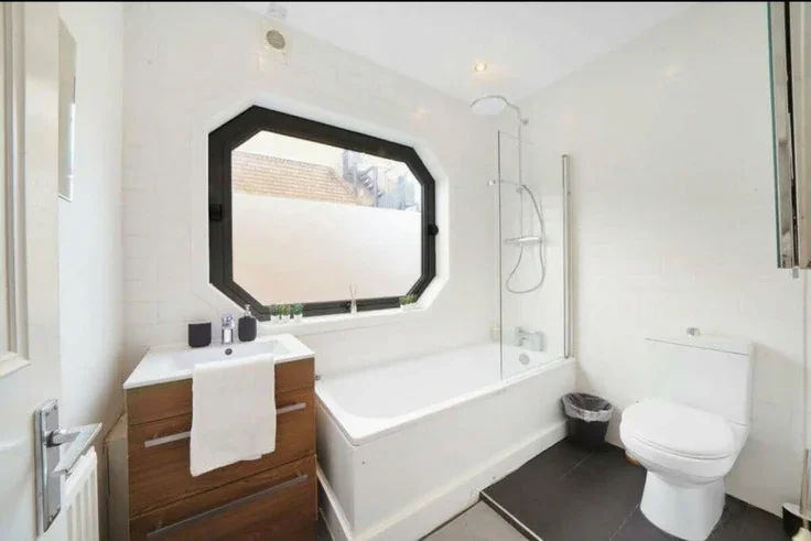 Flat Lower Marsh in Greater London