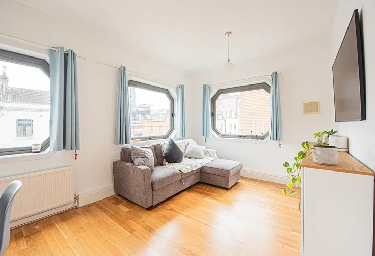 Flat Lower Marsh in Greater London