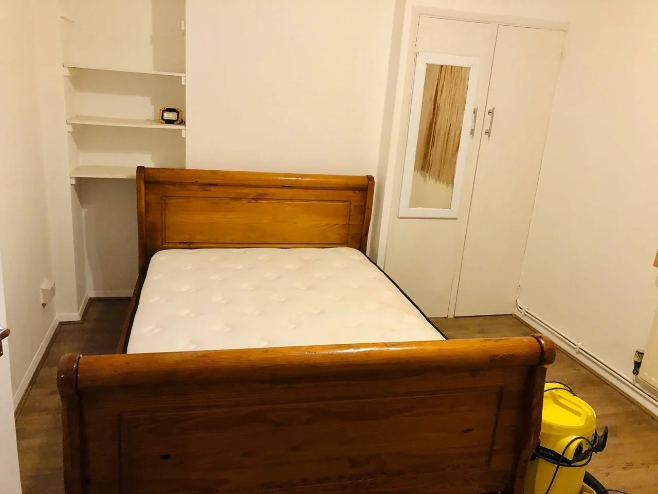 Flat Ambleside Avenue in Greater London
