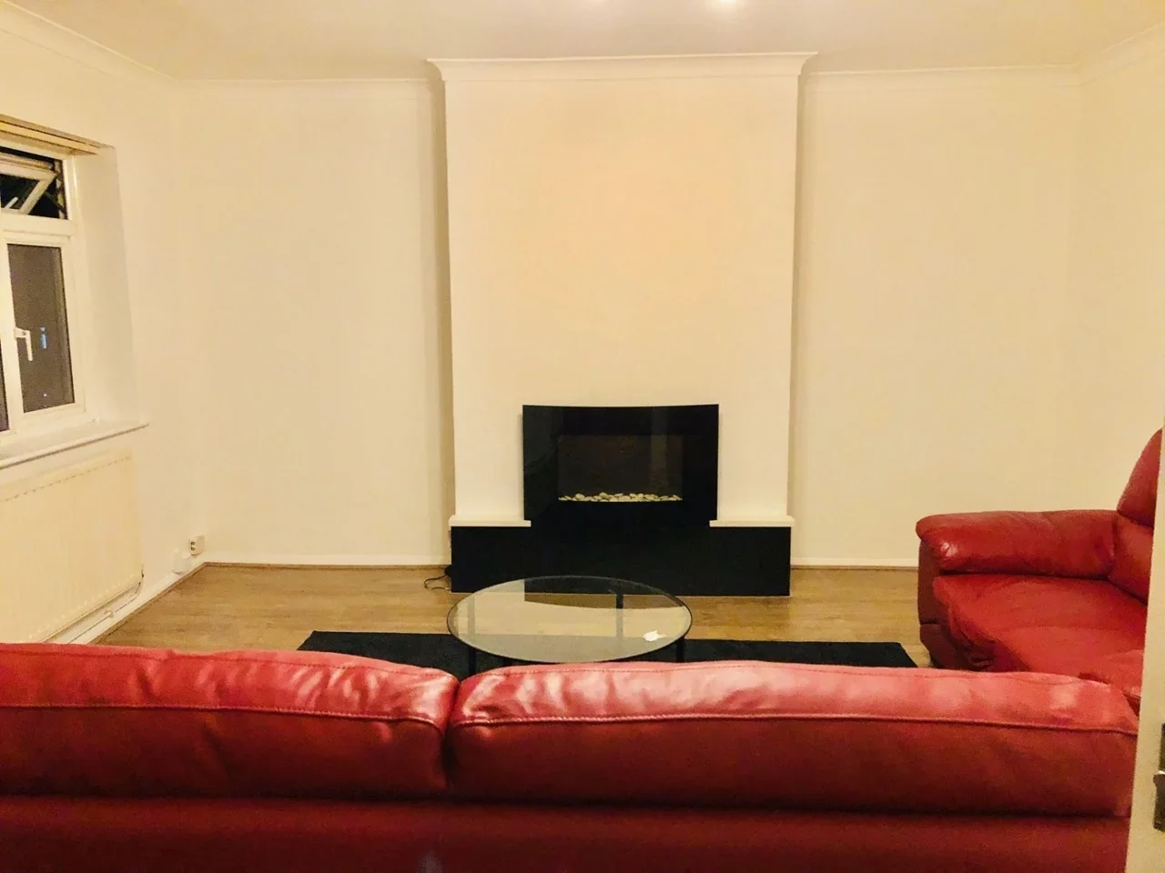 Flat Ambleside Avenue in Greater London