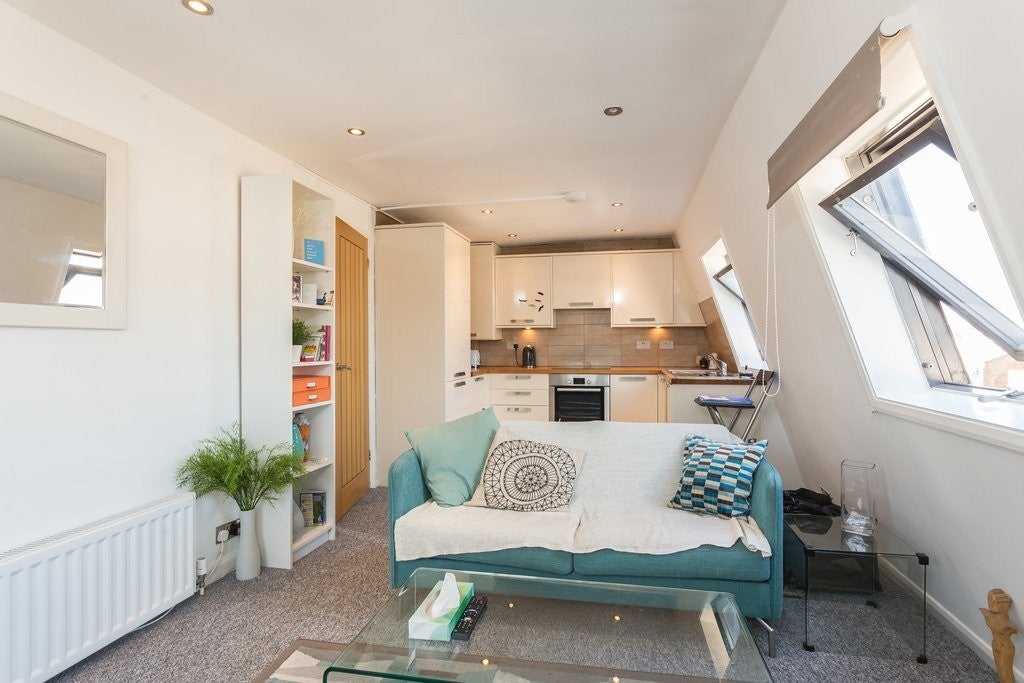 Flat Delancey Street in Greater London