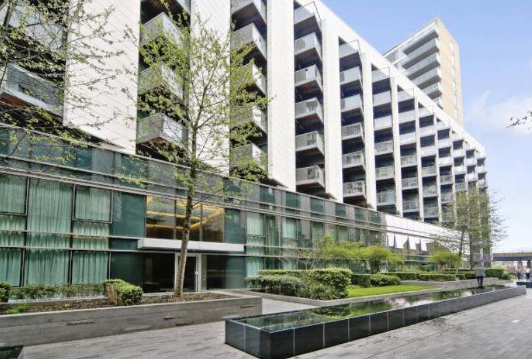 Flat Alexia Square in Greater London