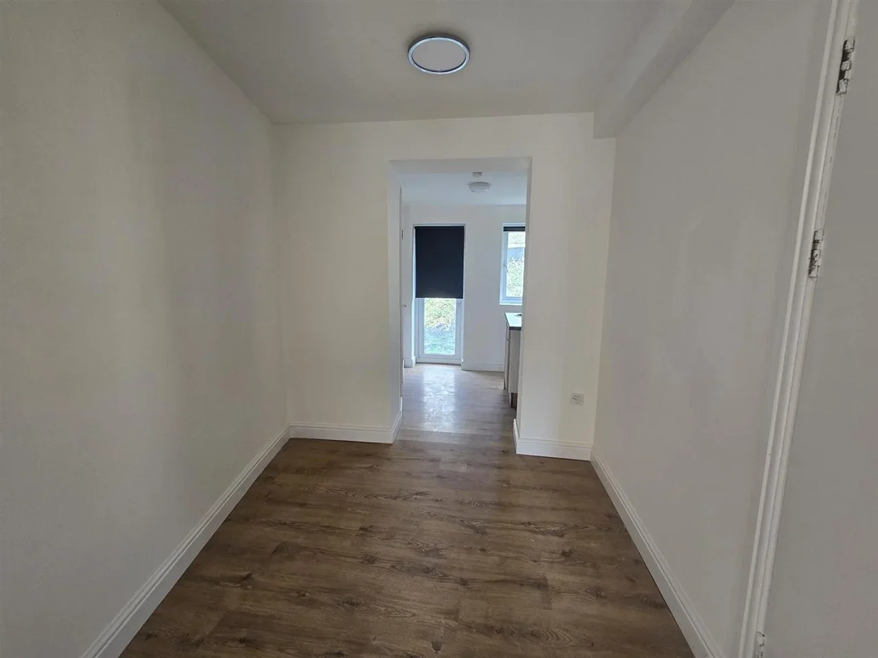 Flat Woodhouse Avenue in Greater London