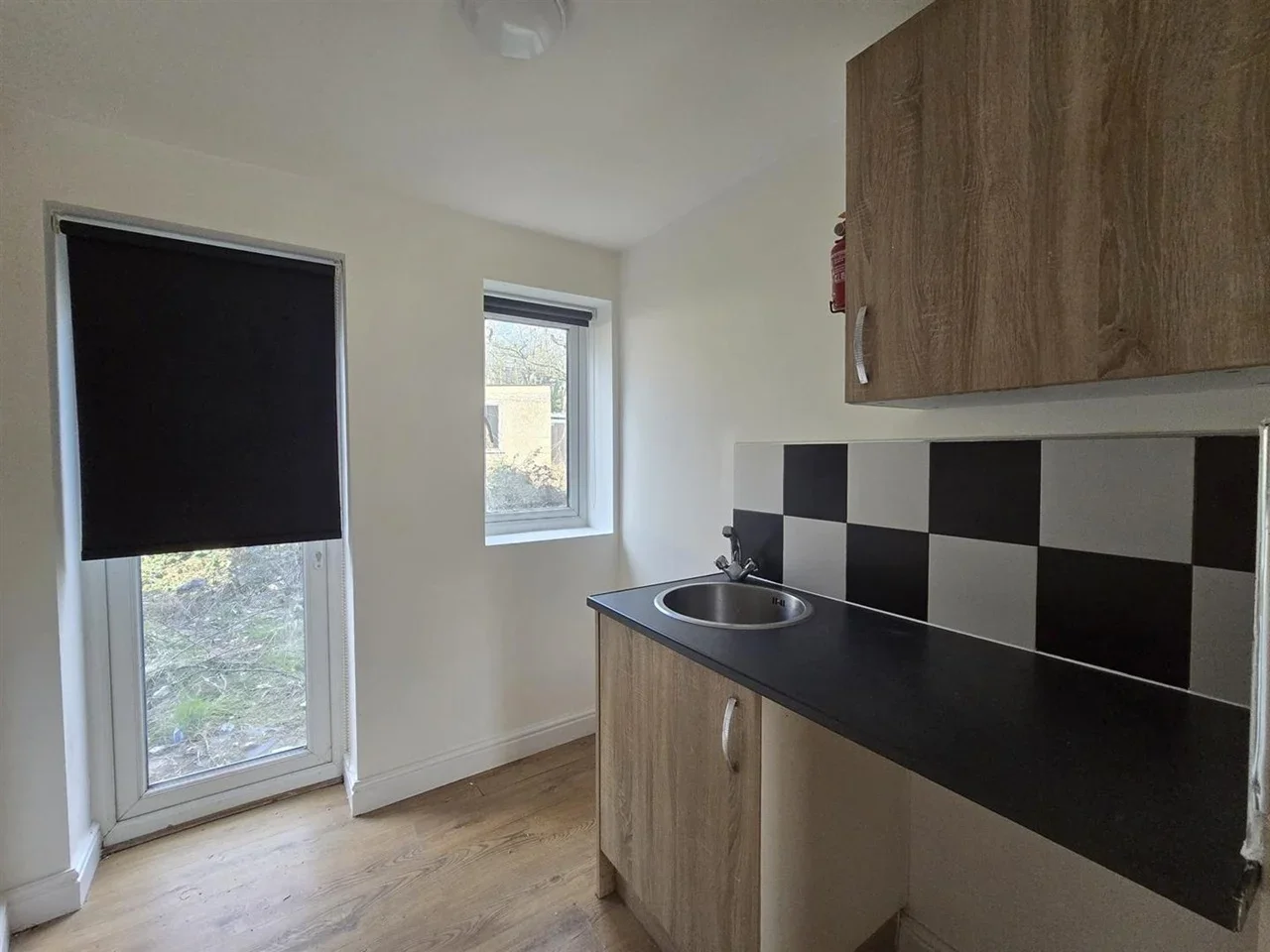 Flat Woodhouse Avenue in Greater London