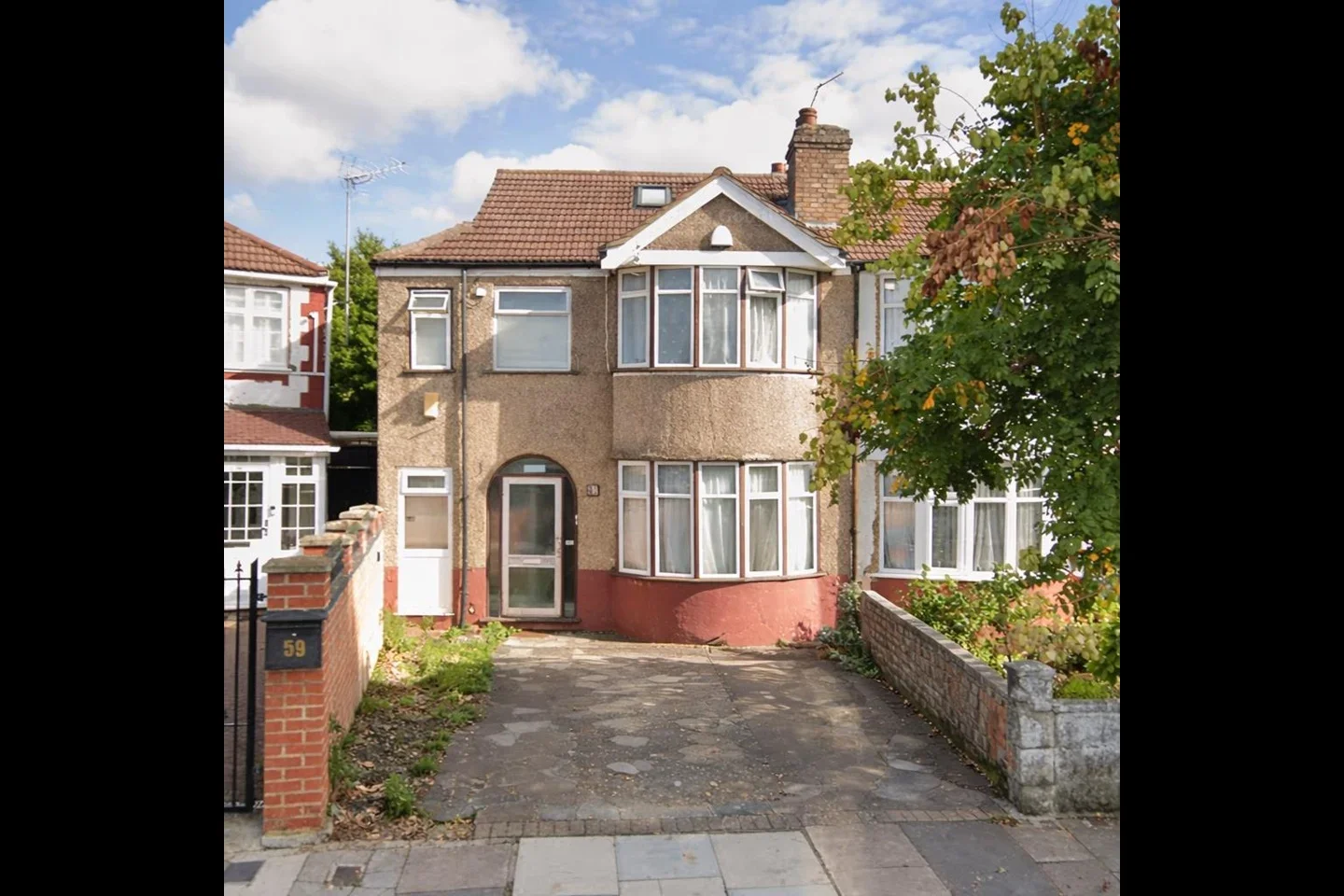 Flat Woodhouse Avenue in Greater London