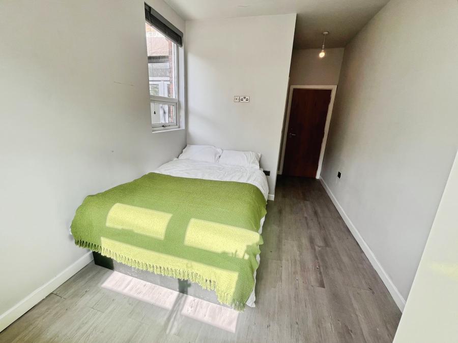 Room Clover Street in Wigan