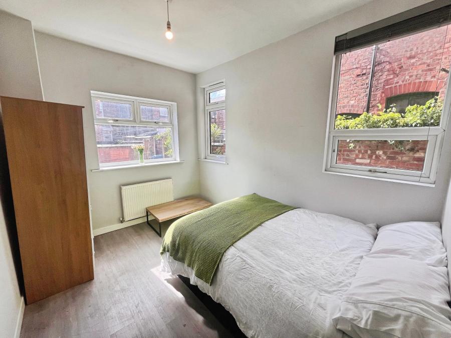 Room Clover Street in Wigan