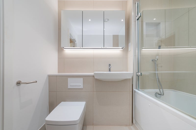 Room Wyndham Road in Greater London