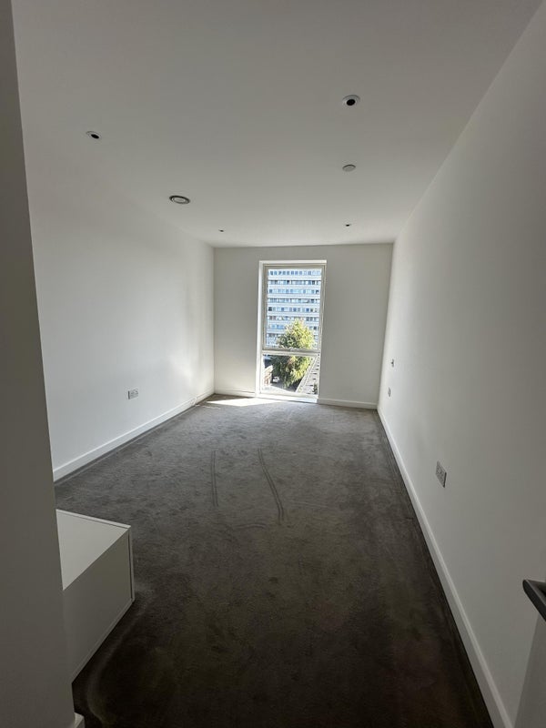 Flat Wyndham Road in Greater London