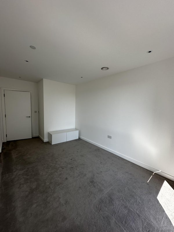Flat Wyndham Road in Greater London