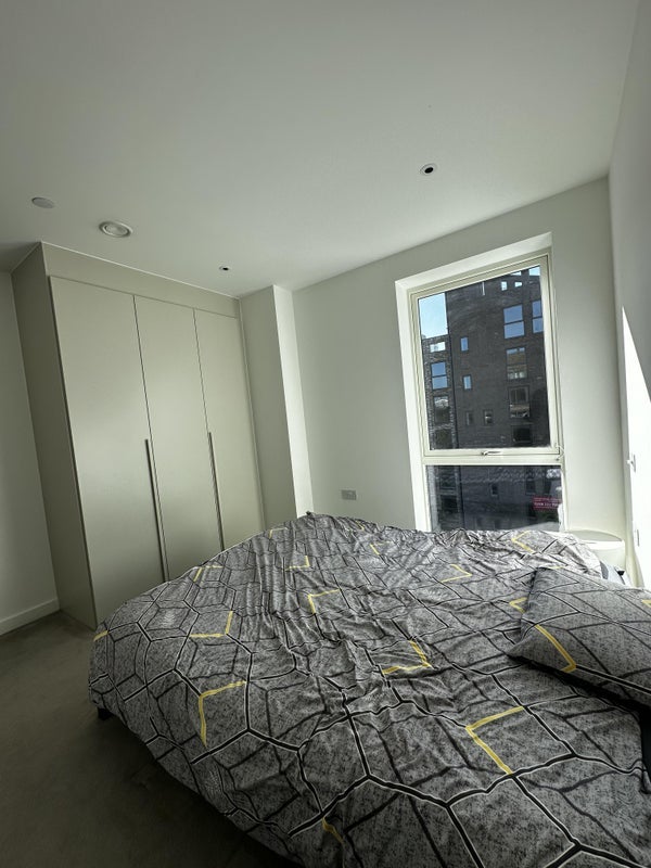 Flat Wyndham Road in Greater London