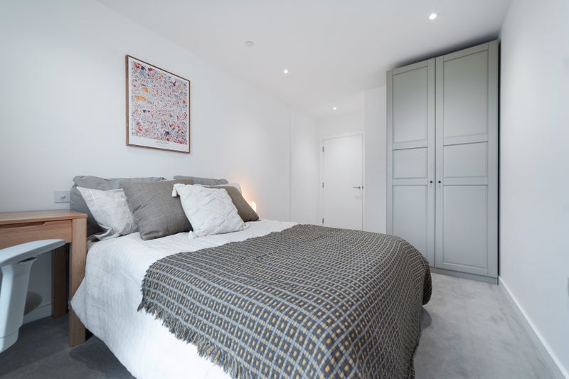 Room Wyndham Road in Greater London
