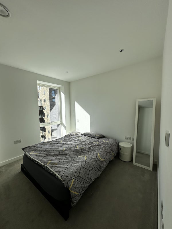 Flat Wyndham Road in Greater London