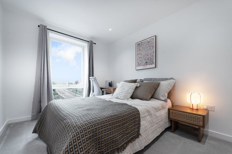 Room Wyndham Road in Greater London