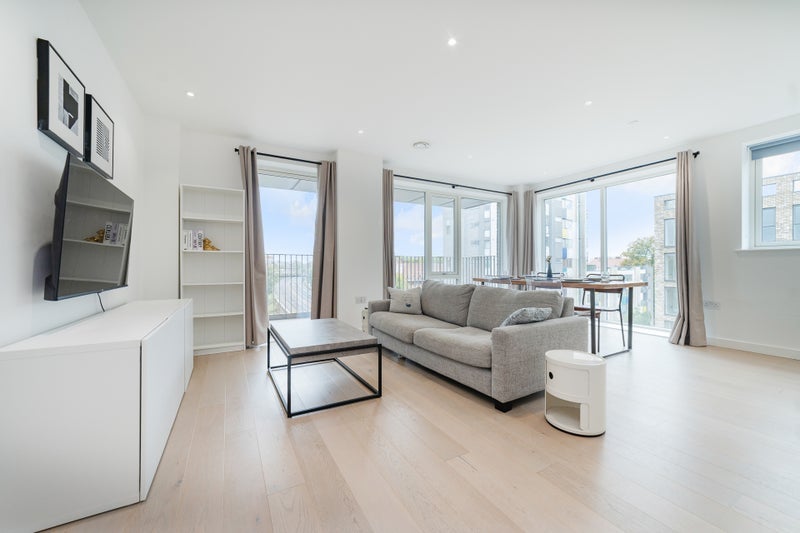 Room Wyndham Road in Greater London