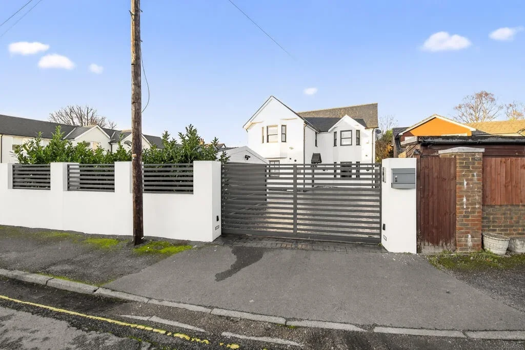 House Brier Lea in Reigate and Banstead