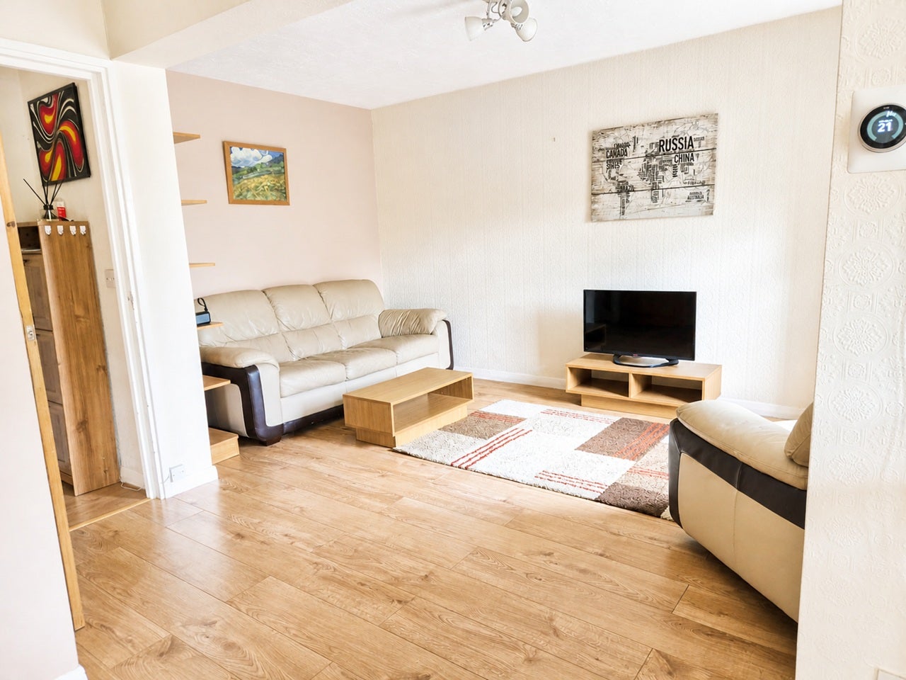Flat Tudor Road in Greater London