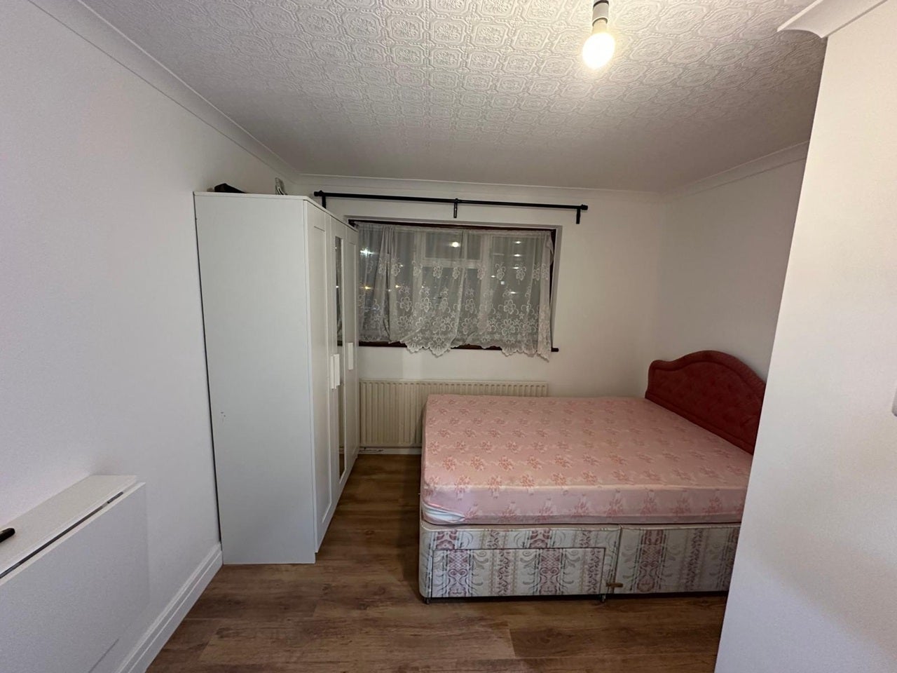 Flat Hermit Road in Greater London