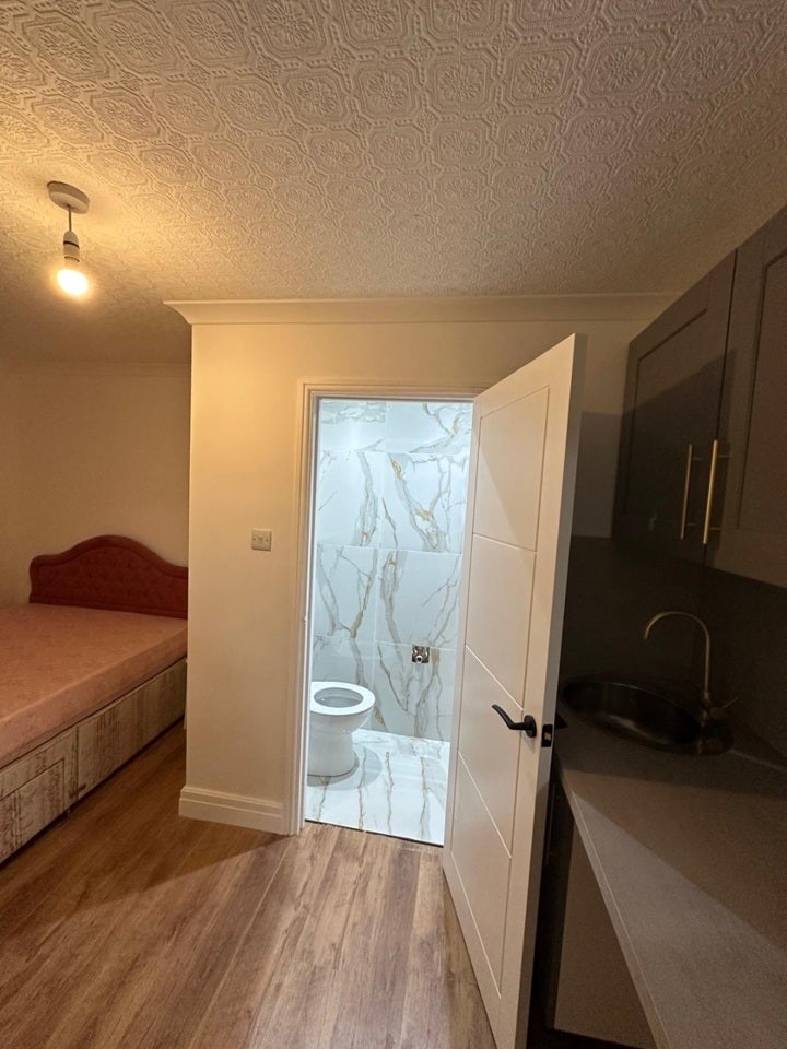 Flat Hermit Road in Greater London