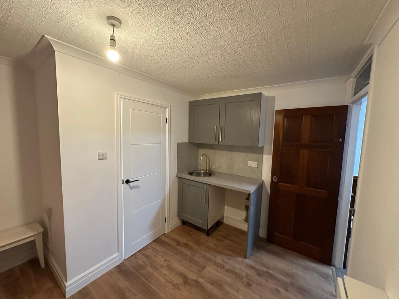 Flat Hermit Road in Greater London