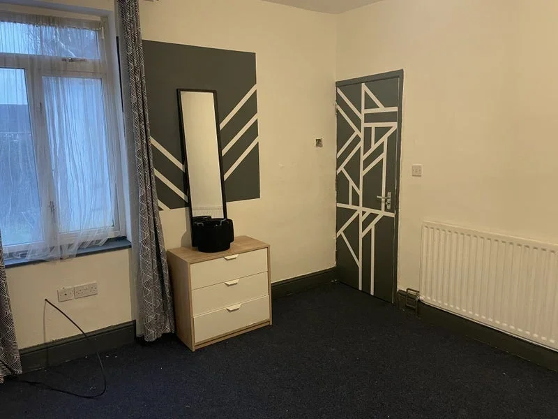 Room Park Road East in Wolverhampton