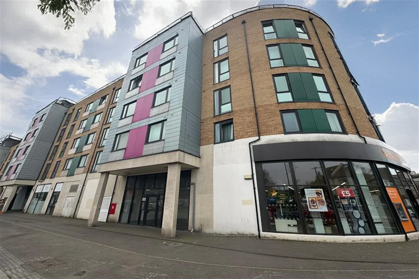 Flat London Road in Greater London