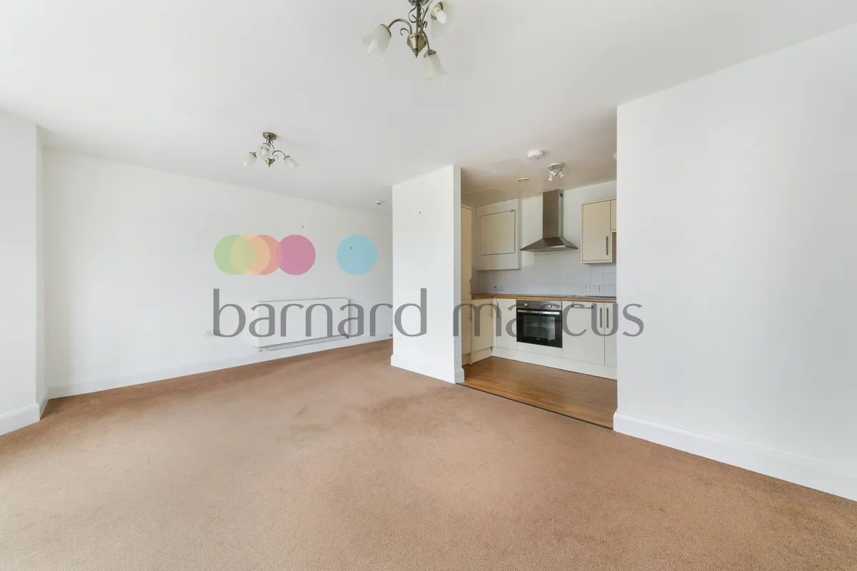 Flat Warham Road in Greater London