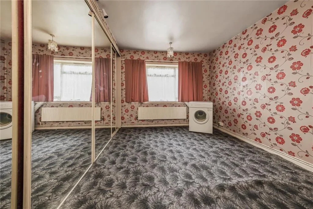 Flat Moffat Court in Greater London