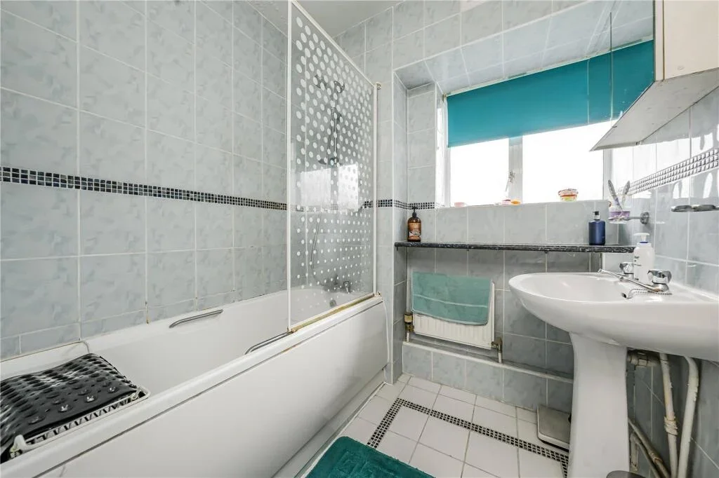 Flat Moffat Court in Greater London