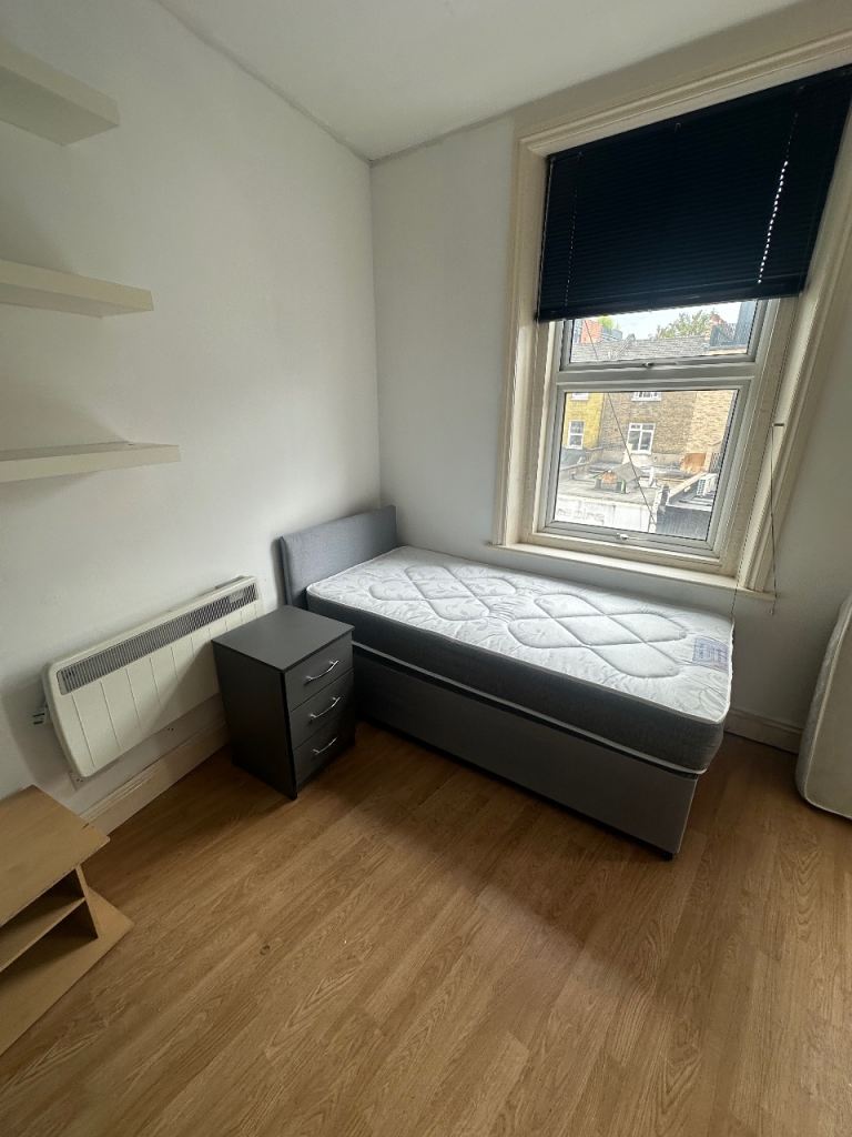 Flat Kilburn High Road in Greater London