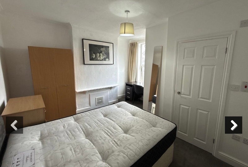 Room Leslie Road in Birmingham