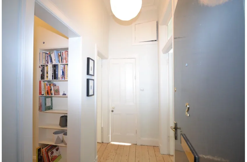 Flat Haymarket Terrace in City of Edinburgh