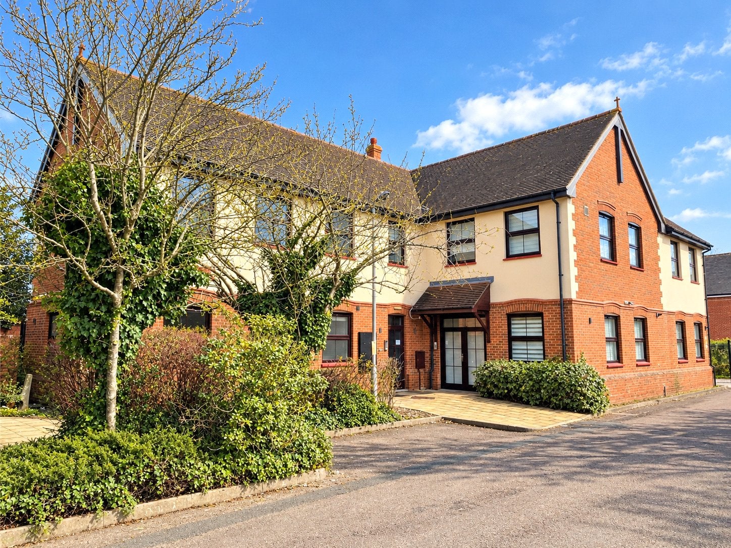 Flat Fletcher Court in Theale