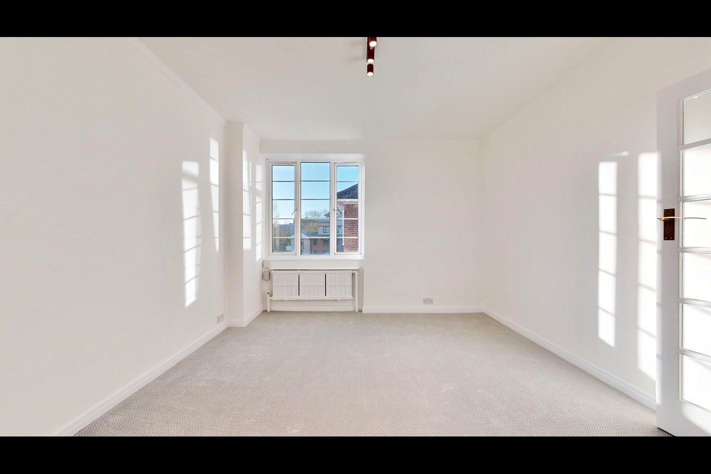 Flat Finchley Road in Greater London