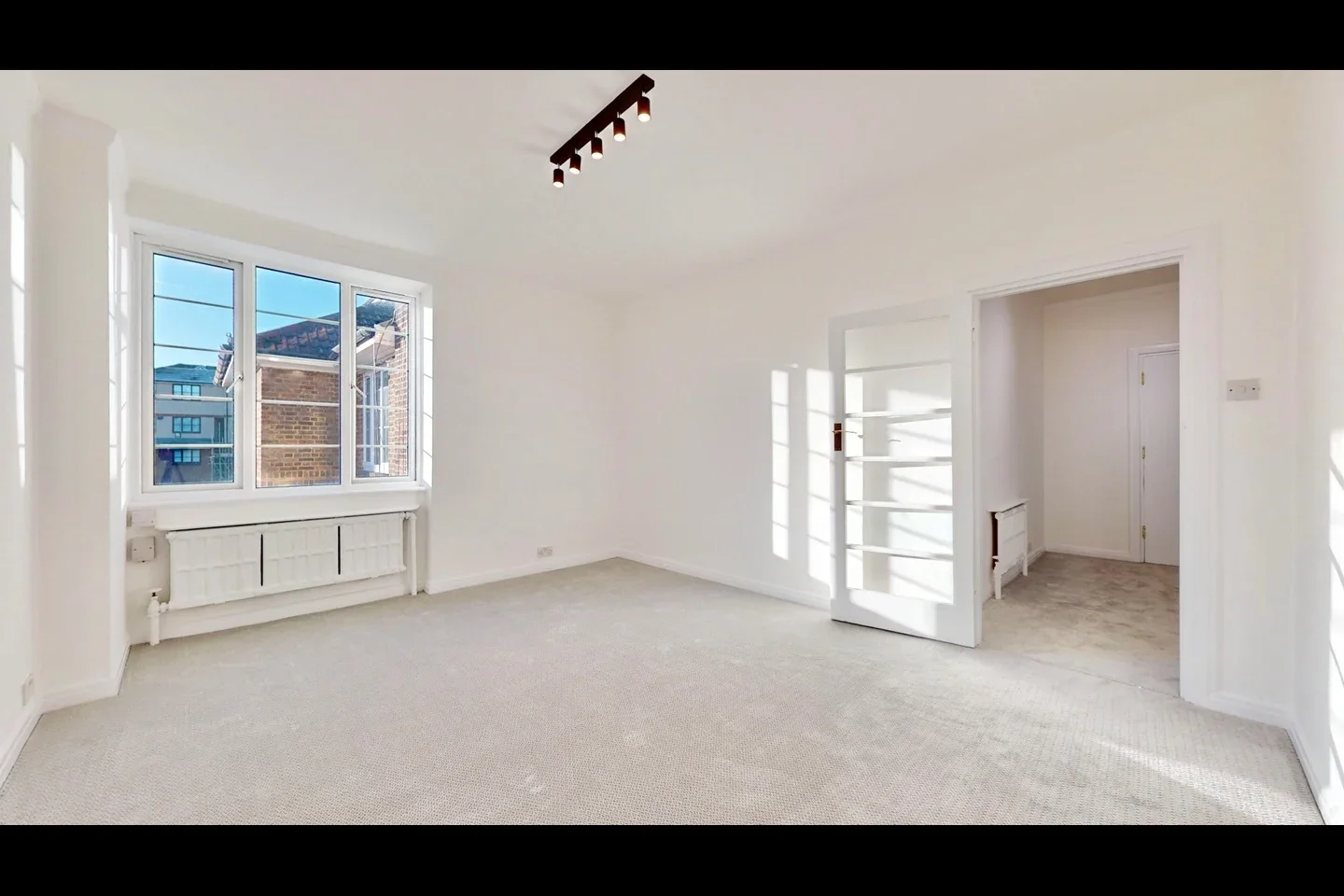 Flat Finchley Road in Greater London