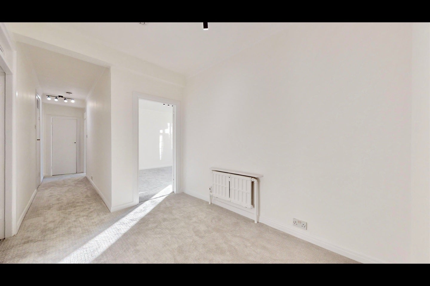 Flat Finchley Road in Greater London