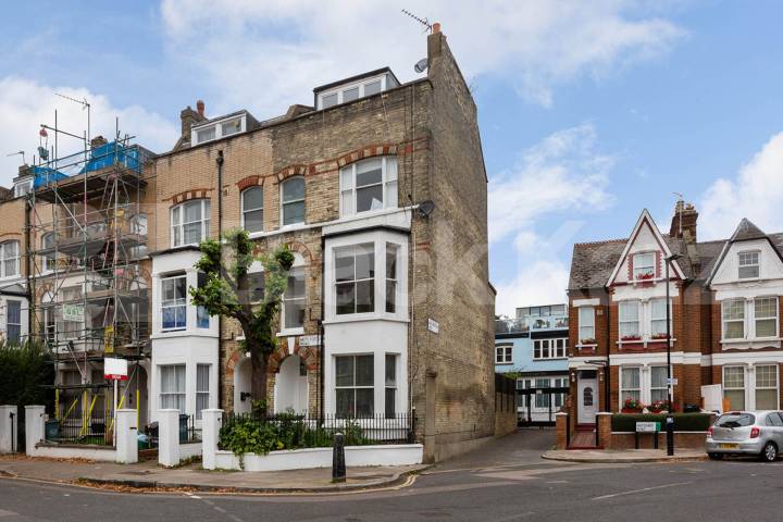 House White Lion Street in Greater London