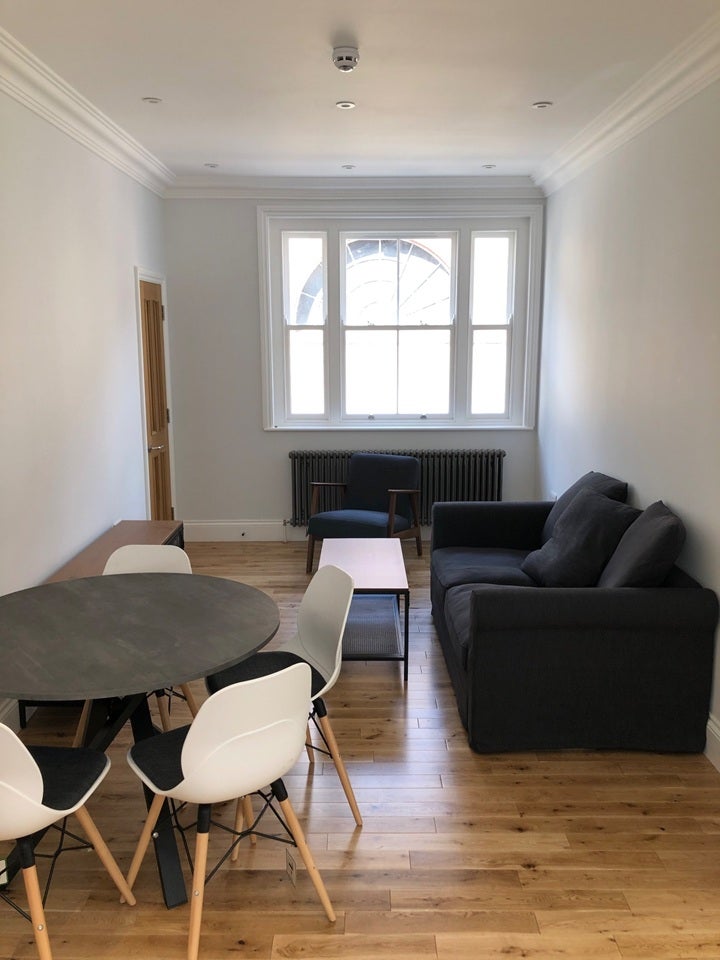 Flat Colonnade in Greater London