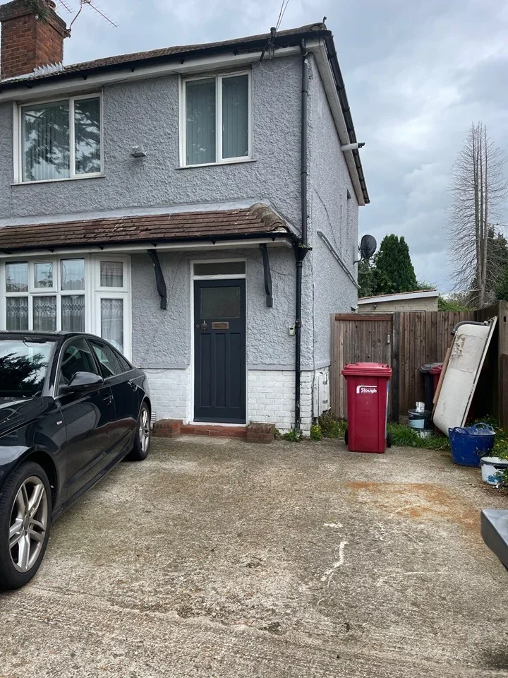 Flat Whiteford Road in Slough