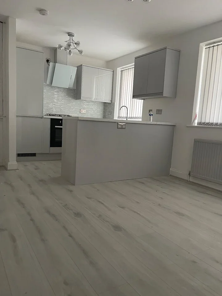Flat Whiteford Road in Slough