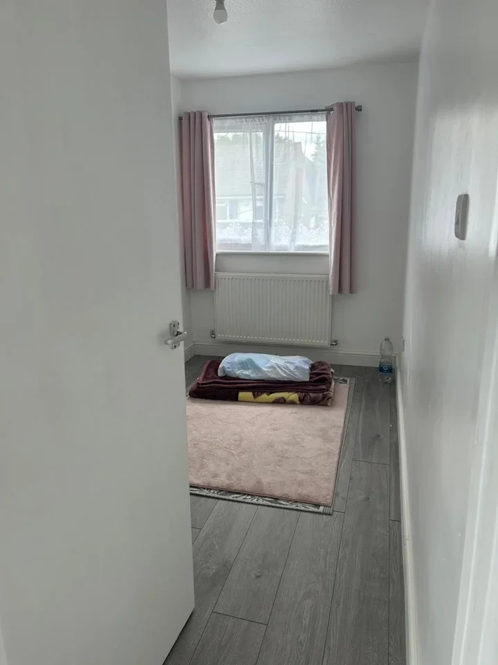 Room Deangarden Rise in High Wycombe Community Board