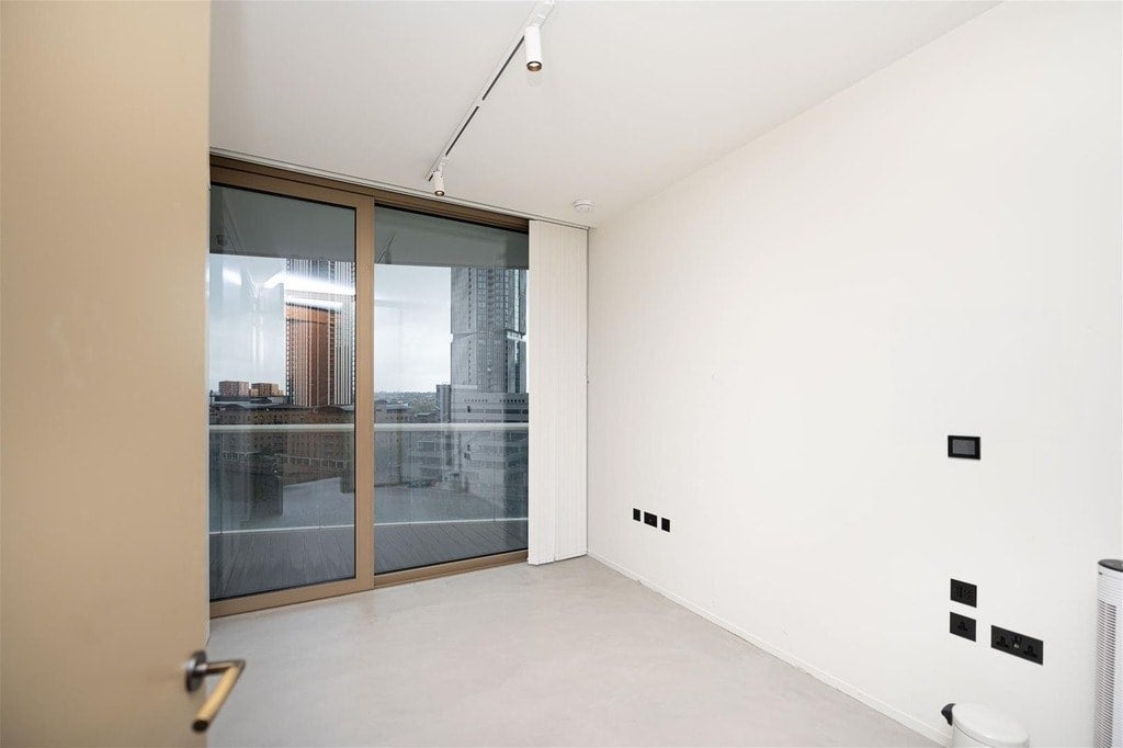 Flat Park Drive in Greater London