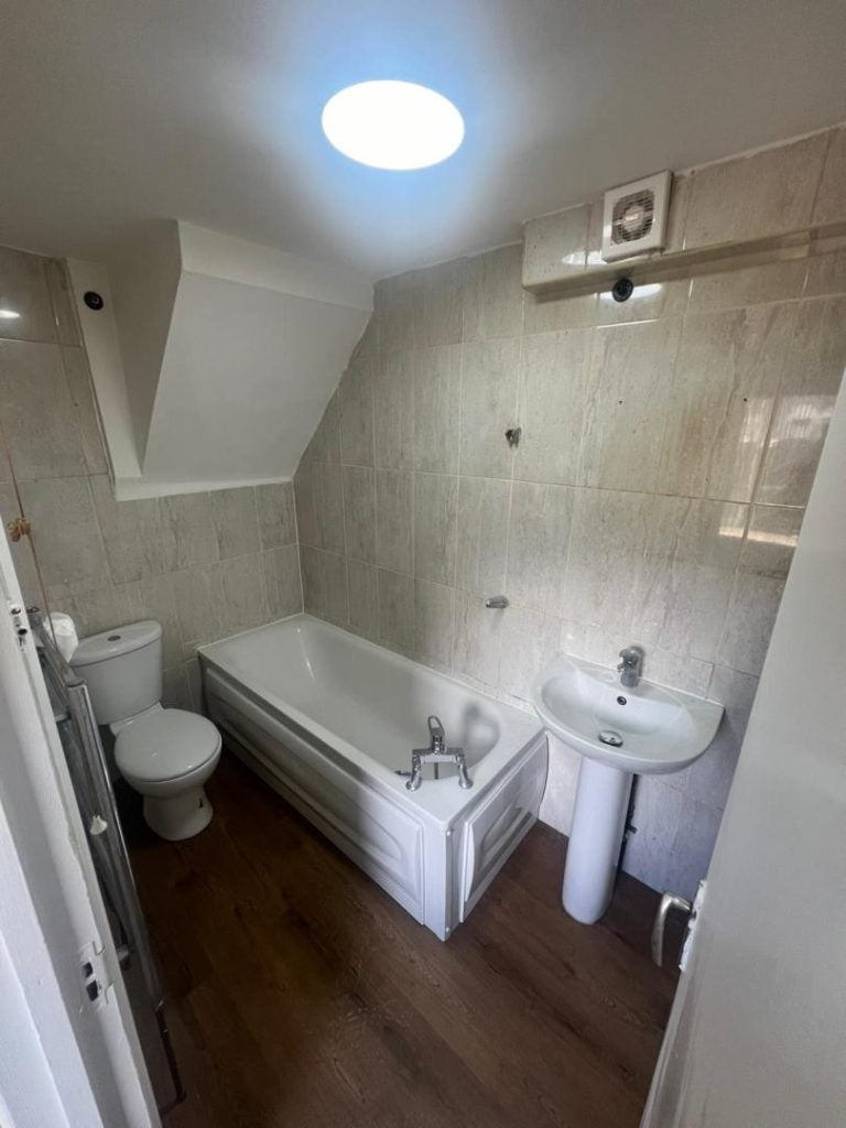 Flat Chiswick Road in Greater London