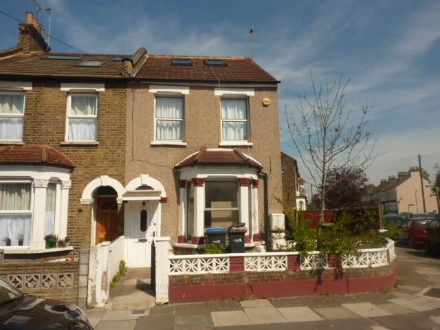 Flat Chiswick Road in Greater London