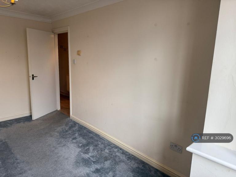 Flat Gordon Road in Newbury