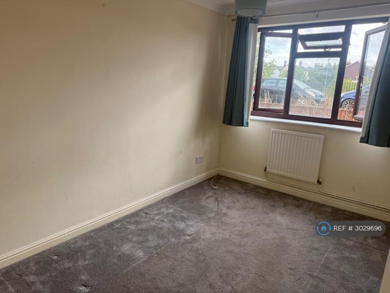 Flat Gordon Road in Newbury